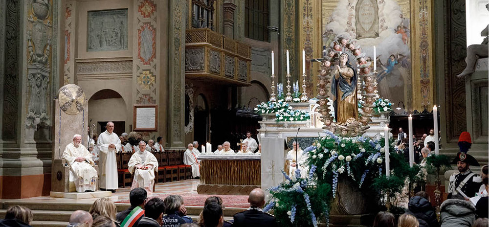 Paul Gallagher presiede la santa messa dedicata la rientro della statua dell’Assunta in Cattedrale