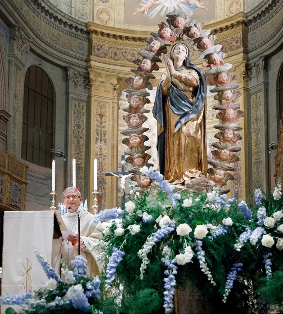 La Statua dell'Assunta durante la santa messa dedicata la rientro della statua dell’Assunta in Cattedrale.